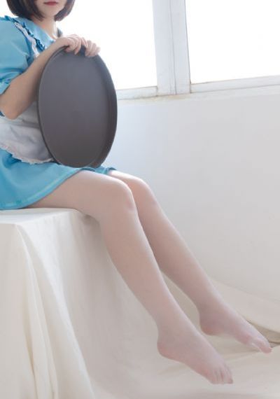 我趁校花睡觉摸她奶脱她内裤动漫