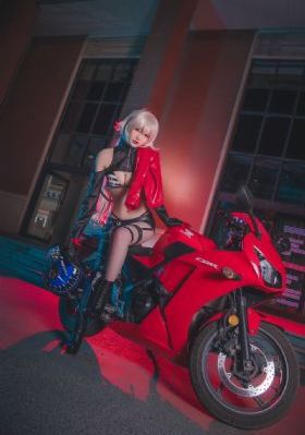 鞠婧祎签约大雷